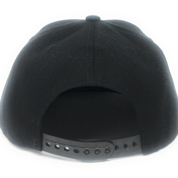 Punisher - Logo on Poly Faux Wool White/Black Snapback - Picture 4 of 5